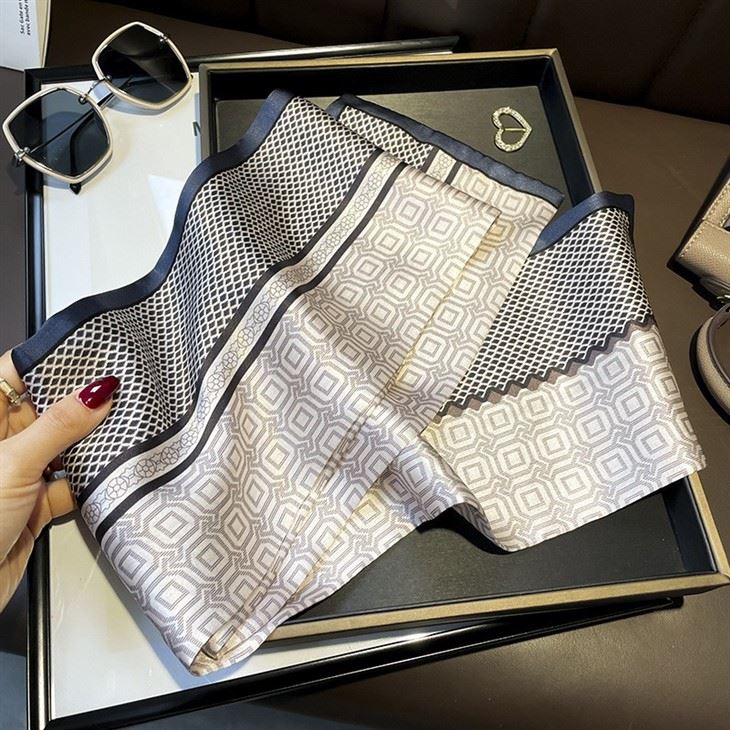 Customized Grid Geometry Double Layer Silk Floating Belt For Women